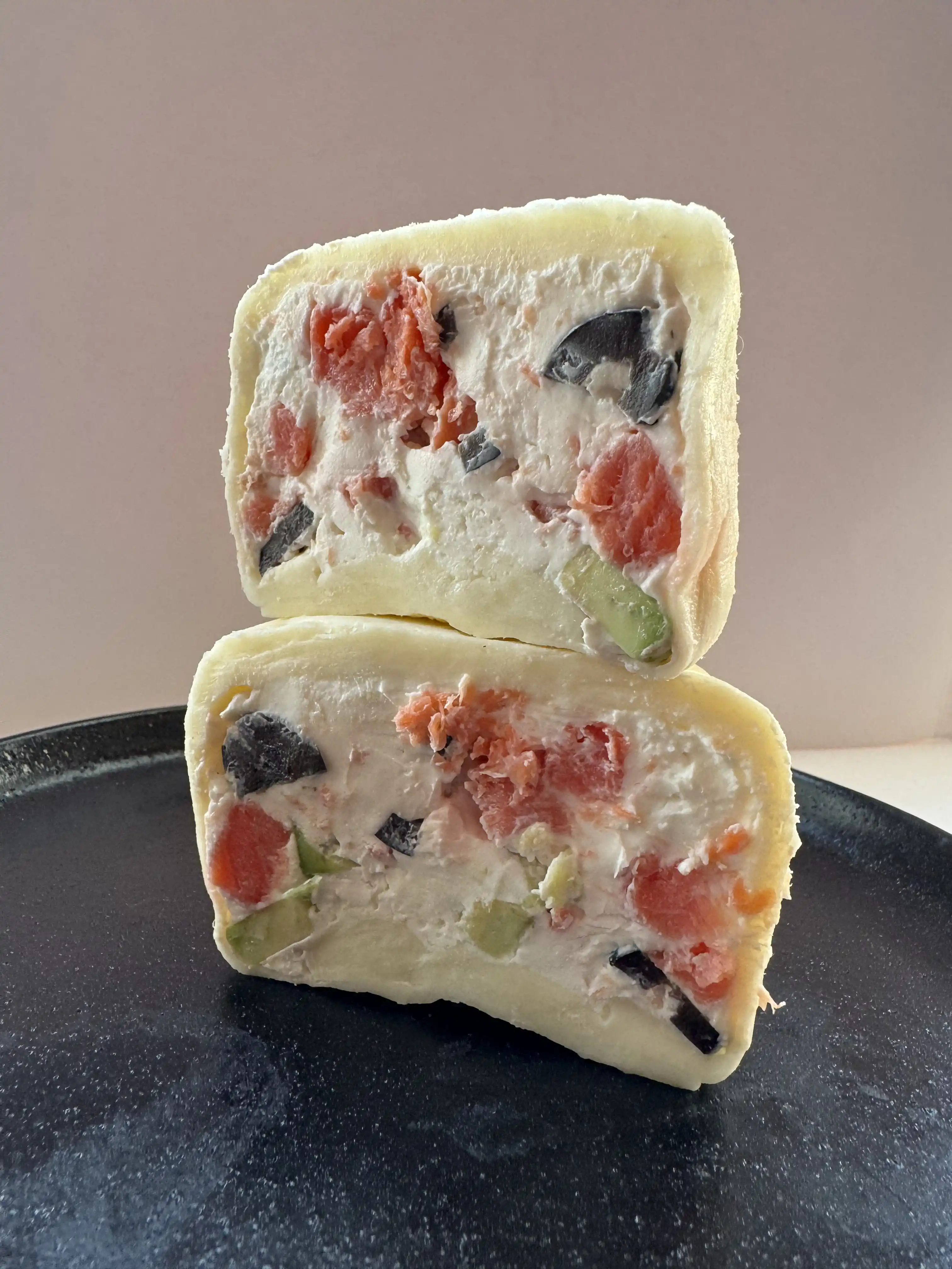 Сыр Таямнiчка с копченой форелью и маслинами фото 2